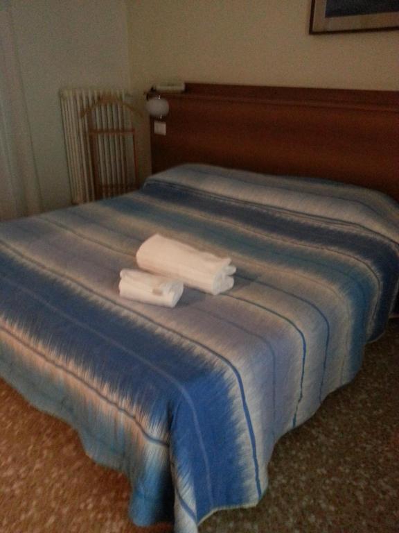 Hotel Lombardia Seveso Oda fotoğraf