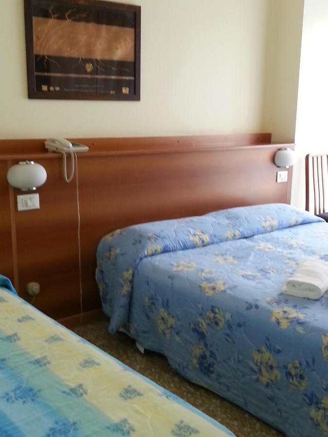 Hotel Lombardia Seveso Oda fotoğraf